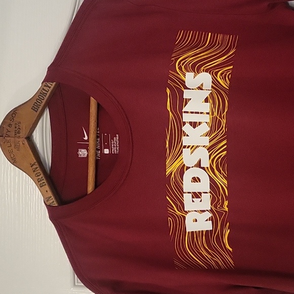 NFL Onfield Apparel - the Nike Tee - Dri Fit - L - Washington Redskins- GUC - K - Picture 2 of 6